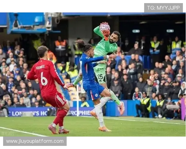 切尔西连遭红牌暴露纪律危机马雷斯卡执教之路面临严峻考验 切尔西连遭红牌暴露纪律危机马雷斯卡执教之路面临严峻考验